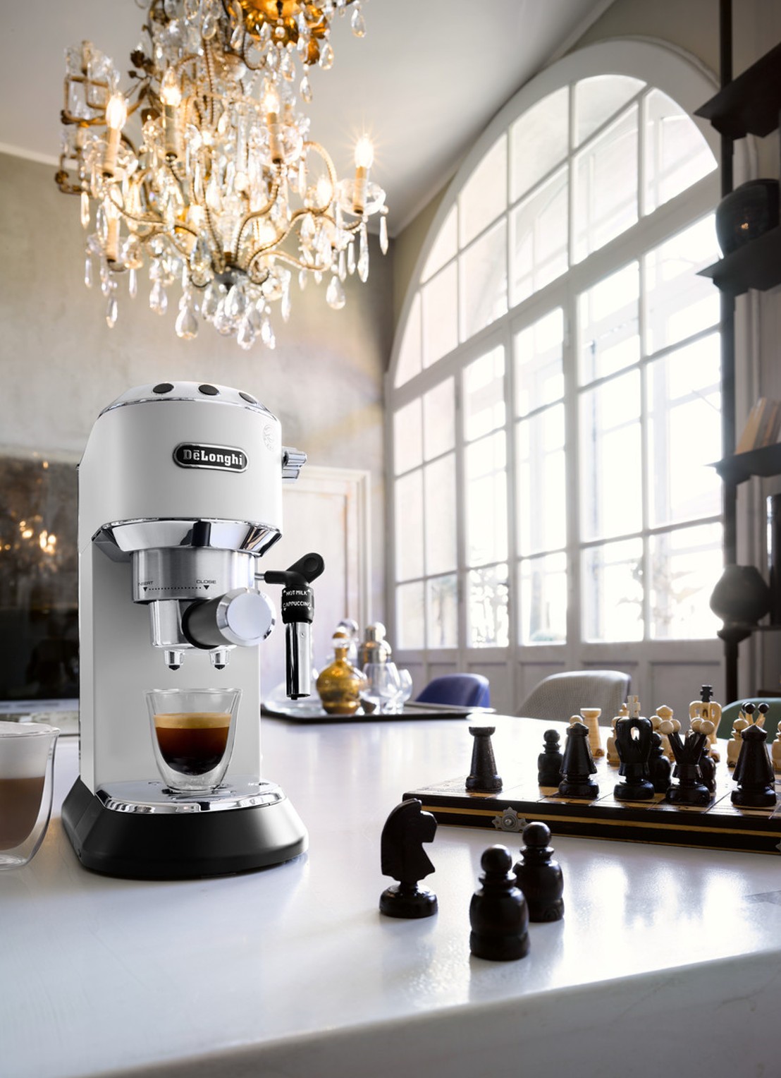 DeLonghi Dedica espressomachine EC685.W - voorkant 6 wit