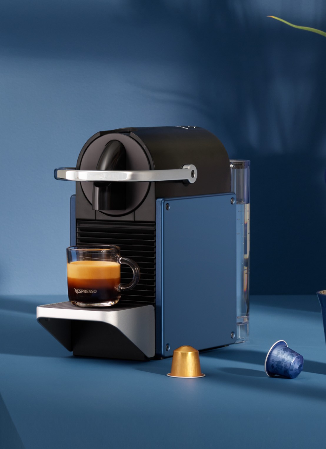 DeLonghi  Pixie Nespresso koffiecupmachine EN127BL - detail blauw
