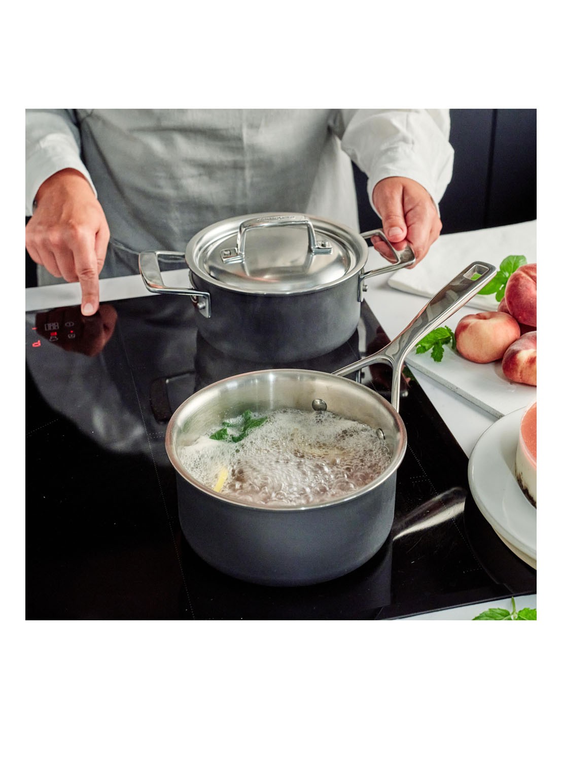 Demeyere Black 5 kookpan met deksel 16 cm - voorkant 2 zilver