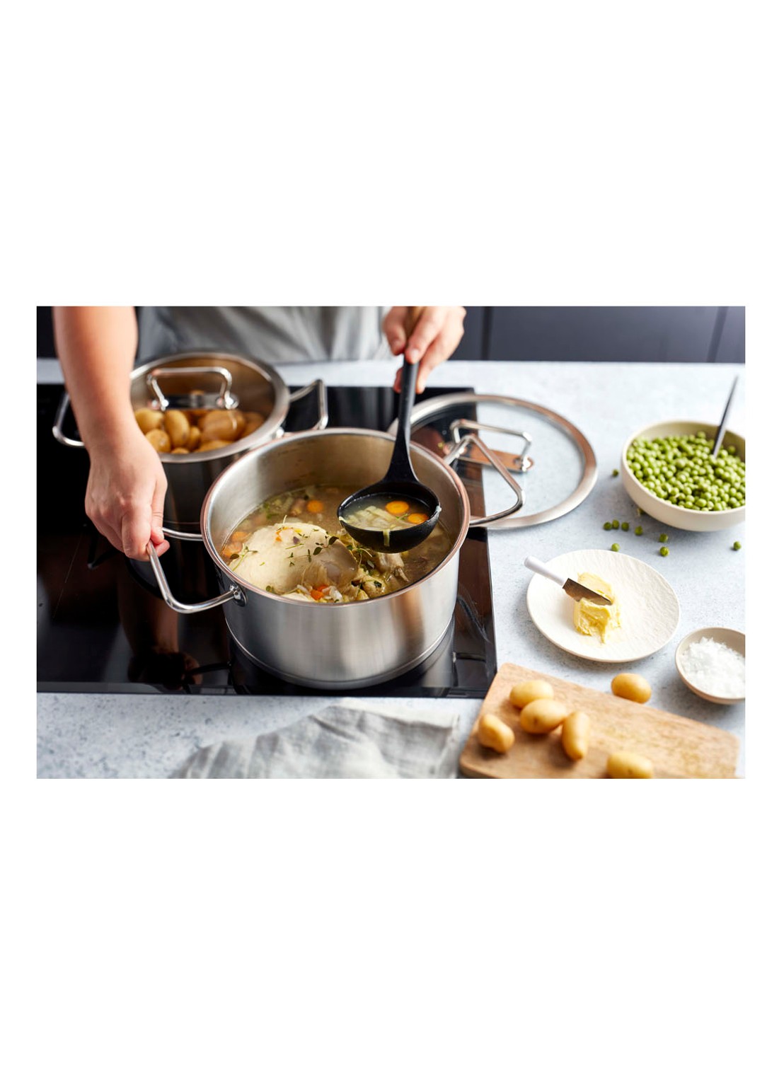 Demeyere Diverto 3 Kookpan Ø24 cm met glasdeksel - voorkant 2 zilver