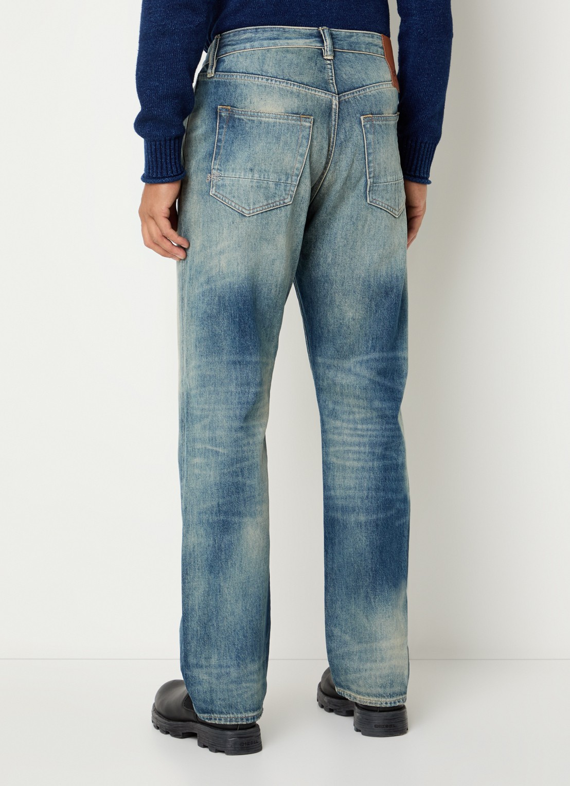 Denham Eastwider Henry straight leg jeans met lichte wassing - achterkant indigo