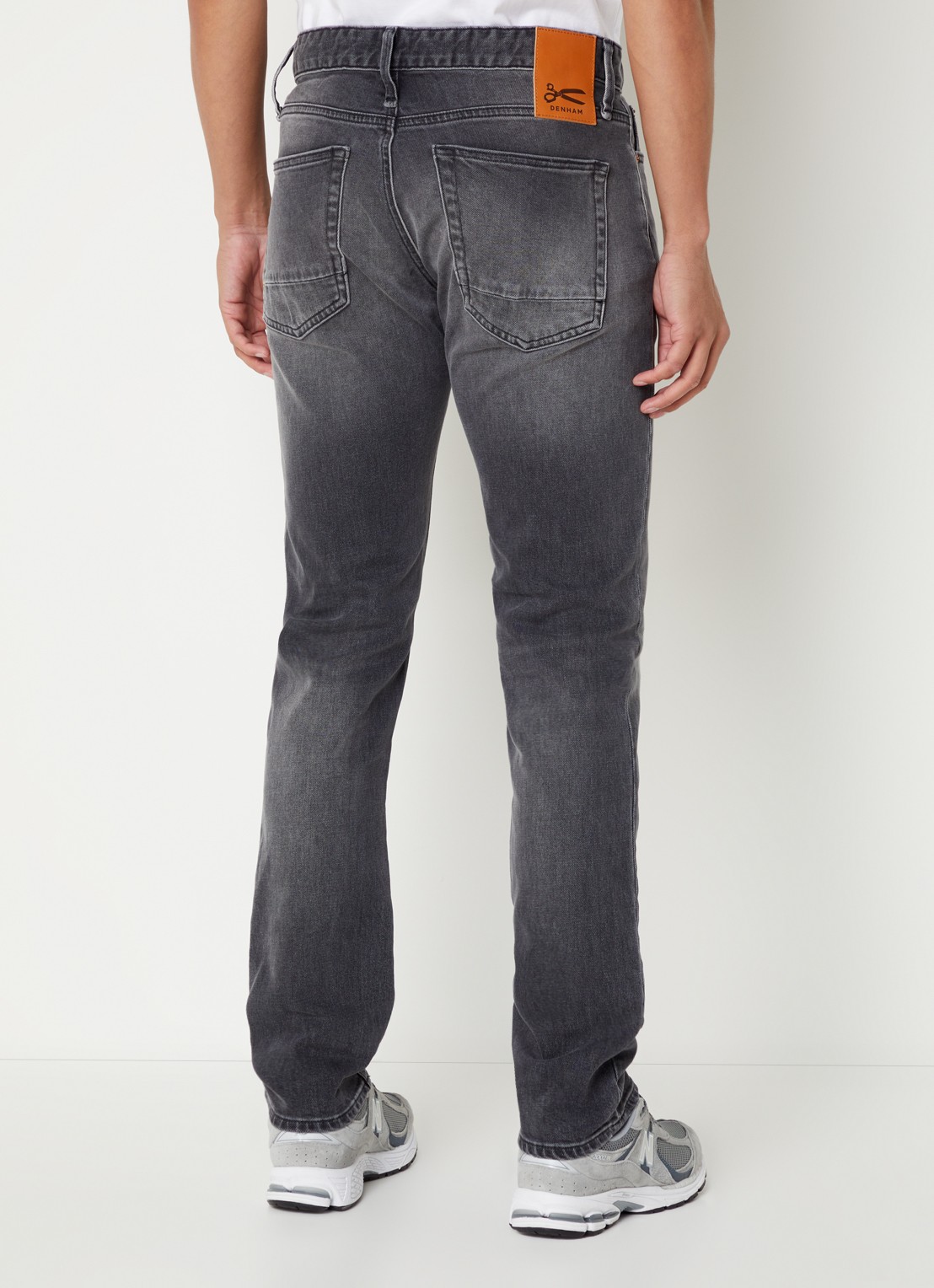 Denham Razor slim fit jeans met gekleurde wassing - achterkant 3 donkergrijs