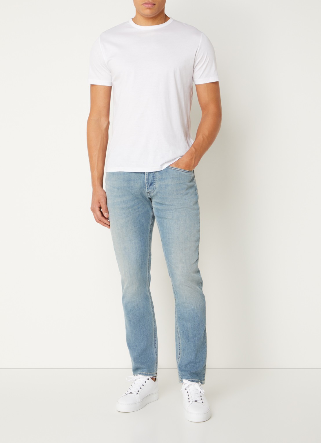 Denham Razor slim fit jeans met lichte wassing - voorkant 3 indigo