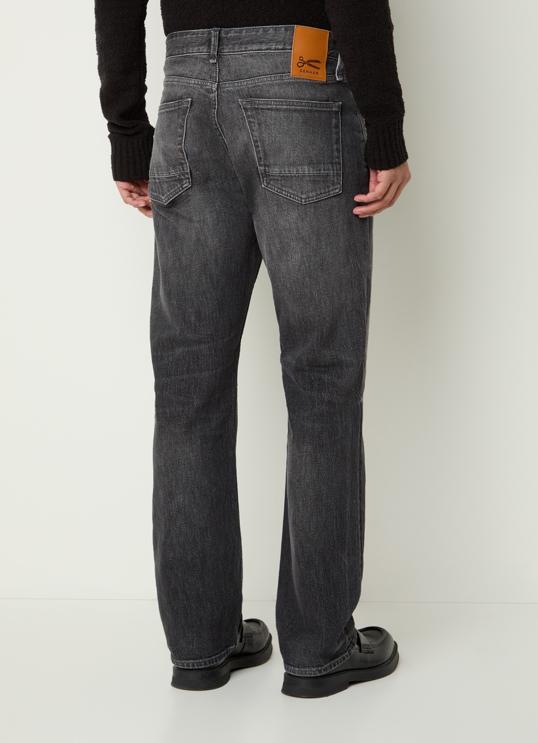 Denham Ridge C Liam straight leg jeans met gekleurde wassing - achterkant donkergrijs