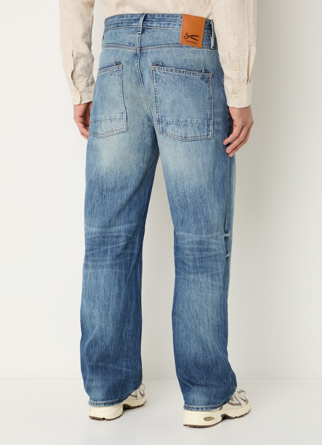 Denham Sasuke R 040 loose fit jeans met lichte wassing - achterkant 3 indigo