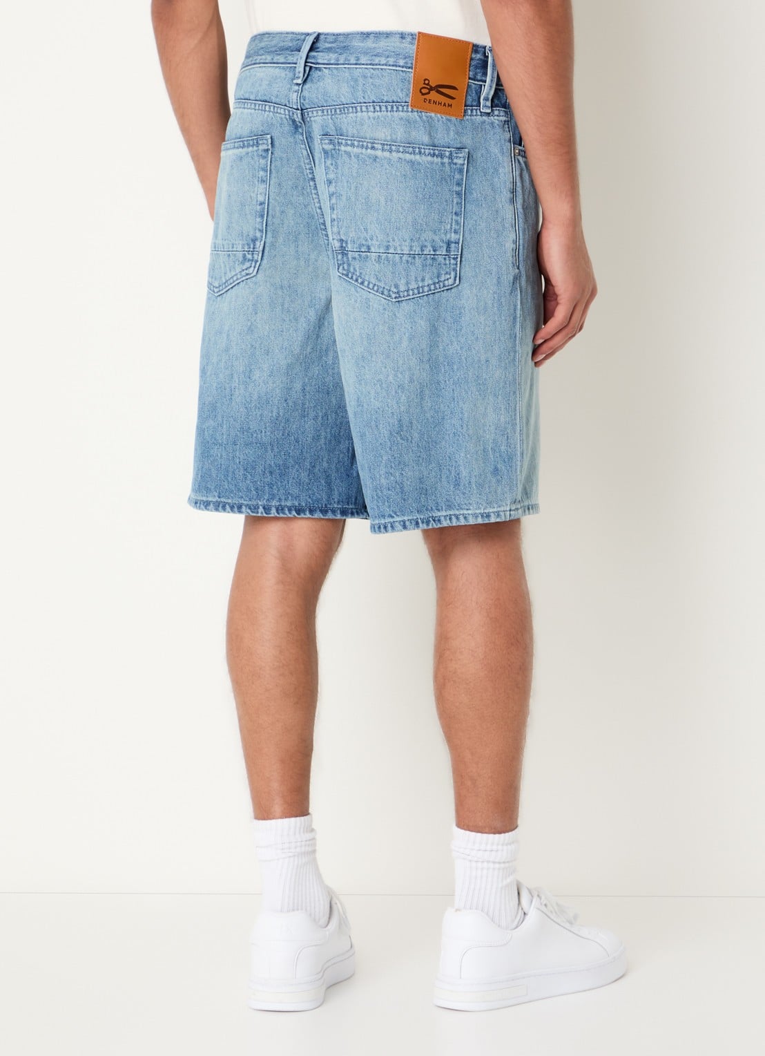 Denham Straight fit korte broek van denim met steekzakken - achterkant lichtblauw