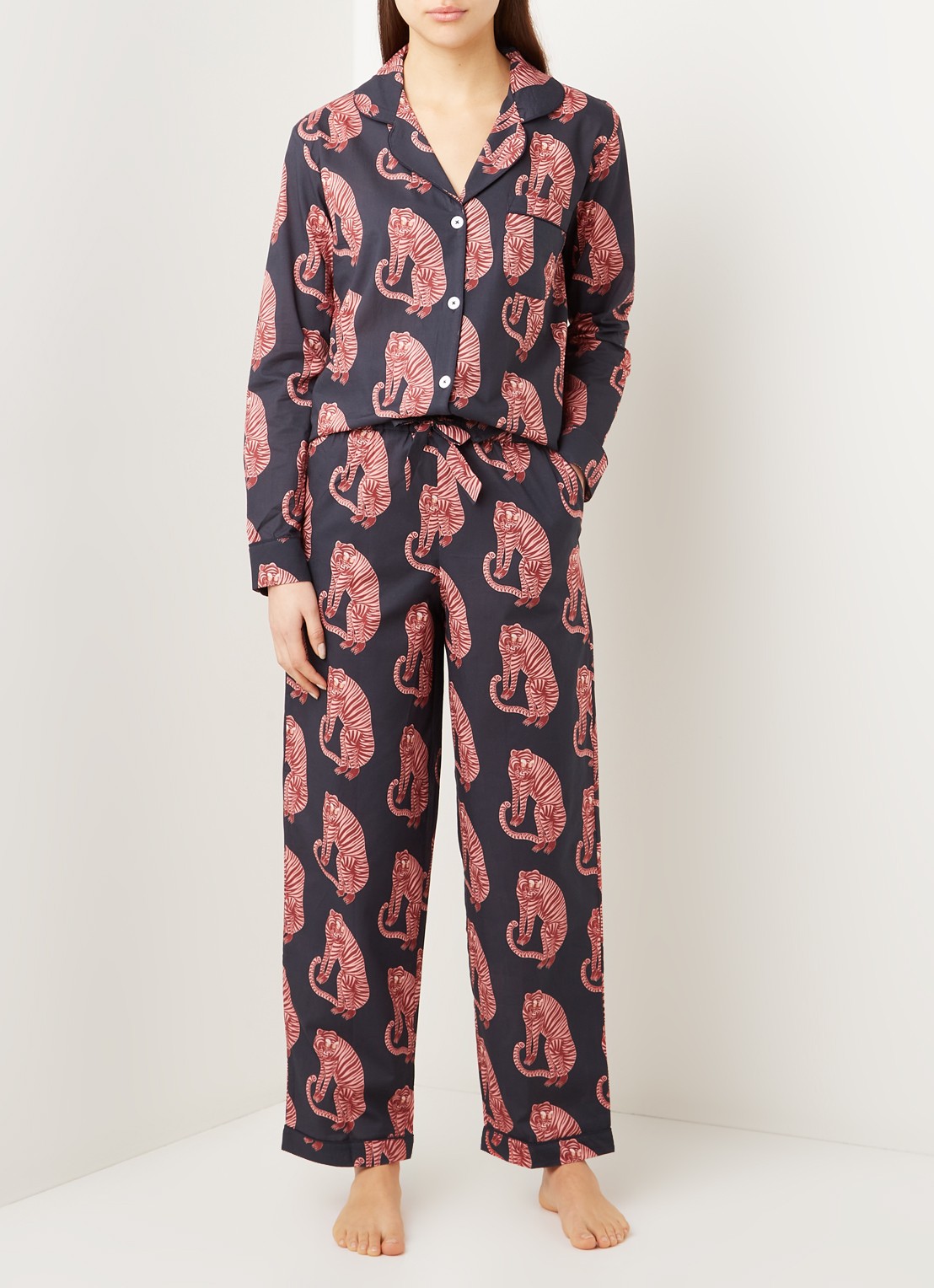 Desmond & Dempsey Tiger pyjamaset van  katoen met print - voorkant 3 donkerblauw