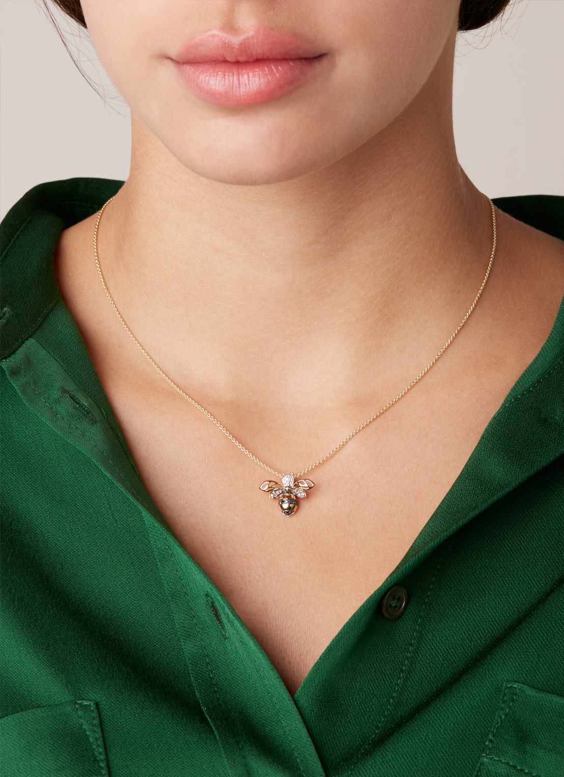 Diamond Point Geelgouden hanger 0.09 ct diamant Queen Bee - voorkant 2 goud