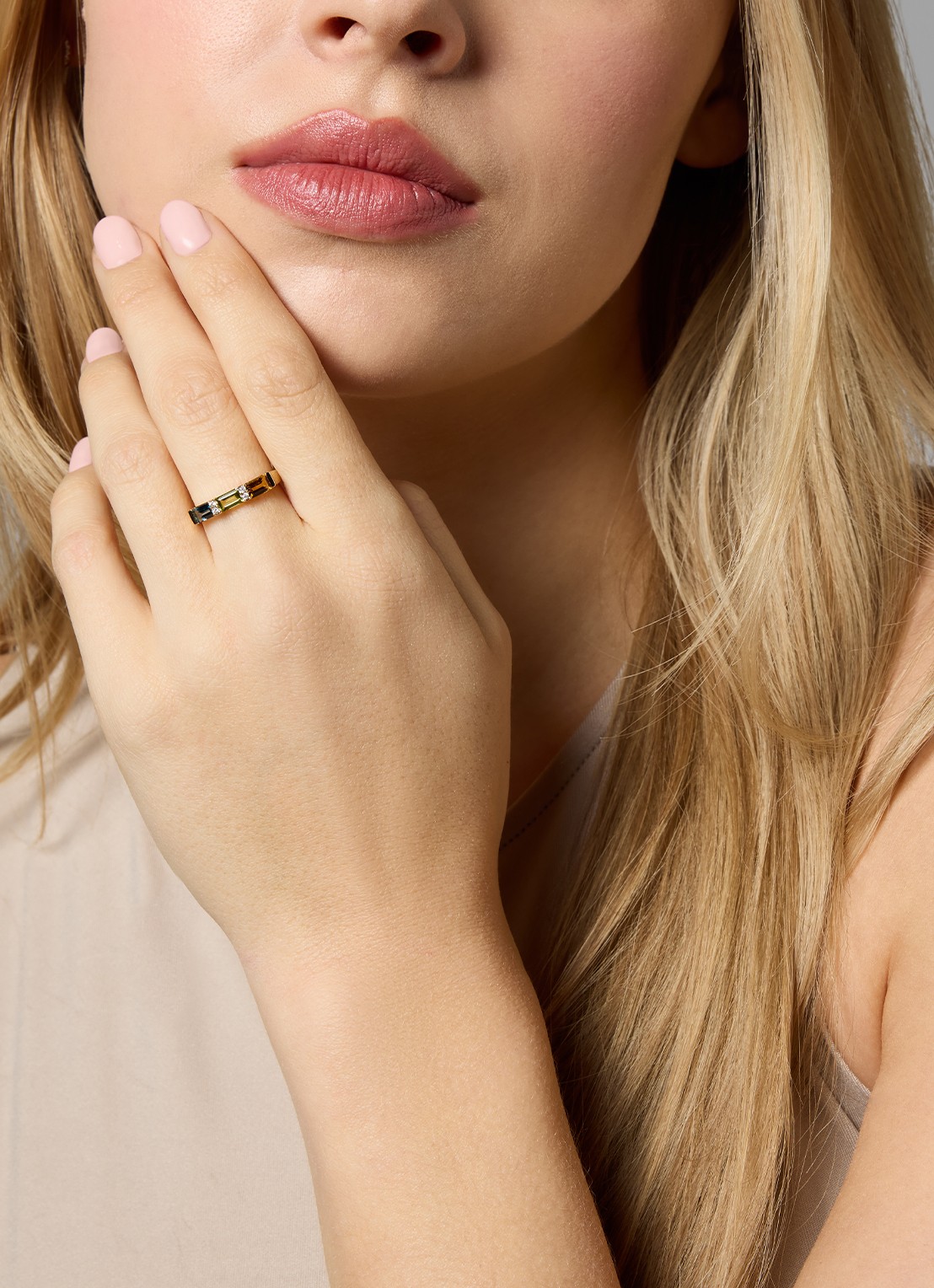 Diamond Point Geelgouden ring, 0.32 ct peridoot, Little Drops - voorkant 2 geelgoud
