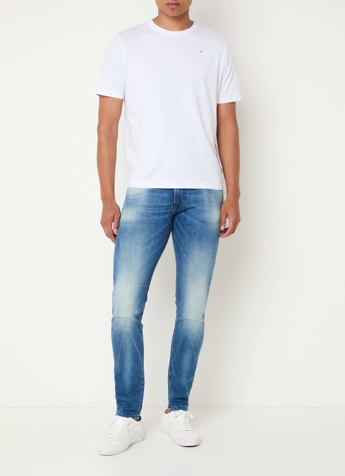 Diesel 1979 Sleenker skinny jeans met medium wassing en verwassen afwerking - voorkant 2 indigo