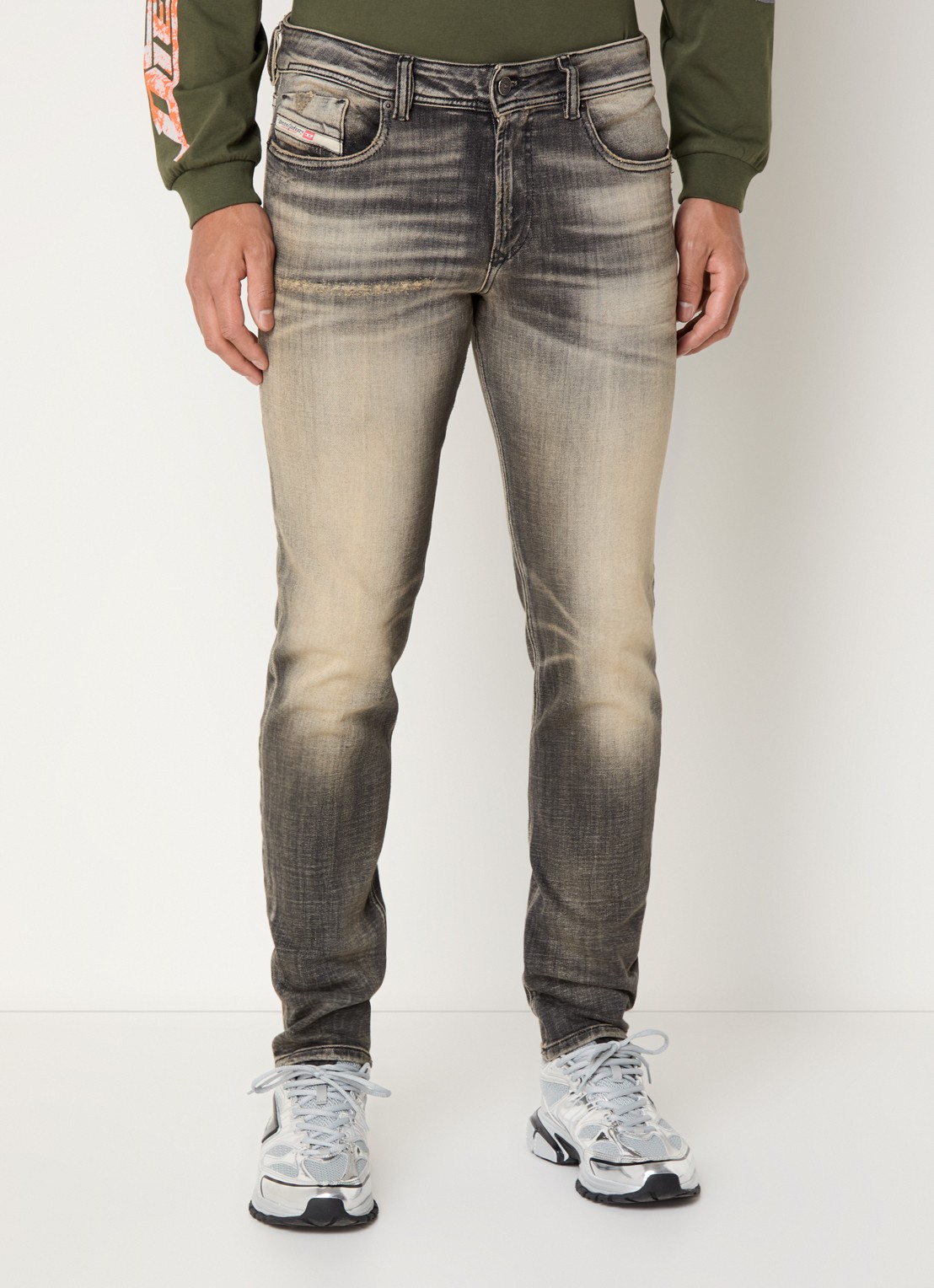 Diesel 1979 Sleenker slim fit jeans met gekleurde wassing - detail 2 donkergrijs