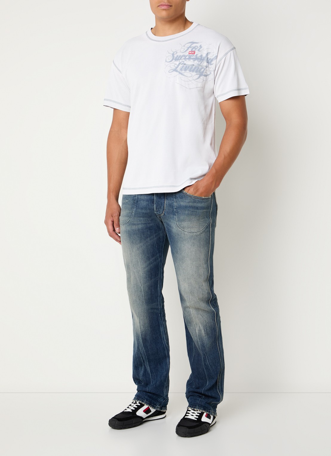 Diesel 1985 Larkee-Arc straight leg jeans met medium wassing - voorkant 4 indigo