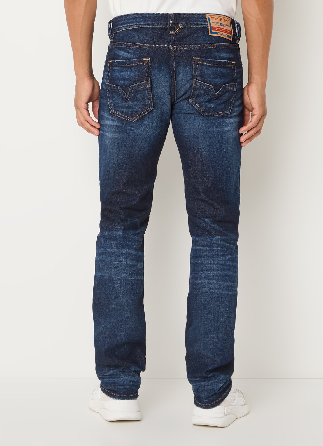 Diesel 1985 Larkee straight leg jeans met donkere wassing - achterkant indigo