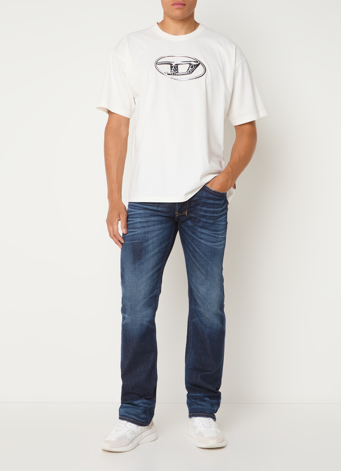 Diesel 1985 Larkee straight leg jeans met donkere wassing - voorkant 5 indigo