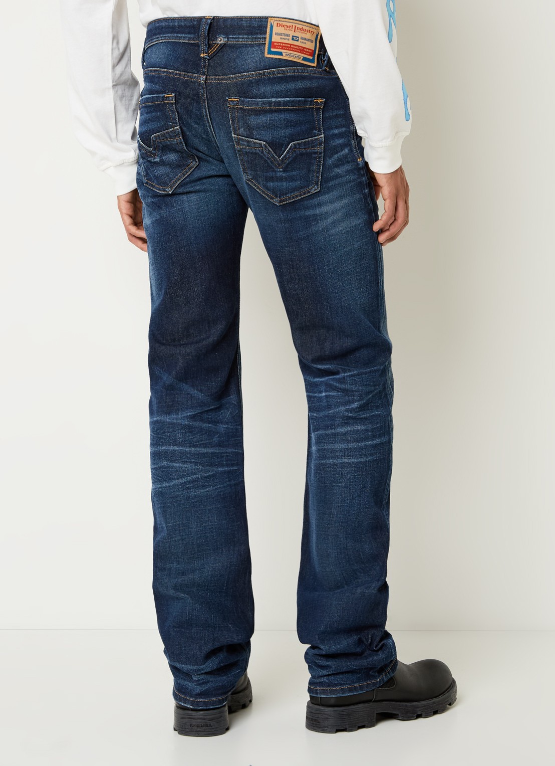 Diesel 1985 Larkee straight leg jeans met donkere wassing - achterkant donkerblauw