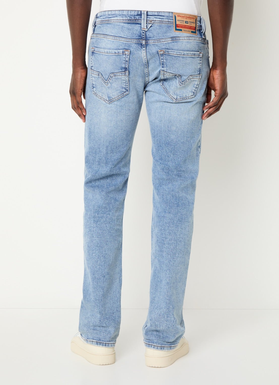 Diesel 1985 Larkee straight leg jeans met lichte wassing - achterkant indigo