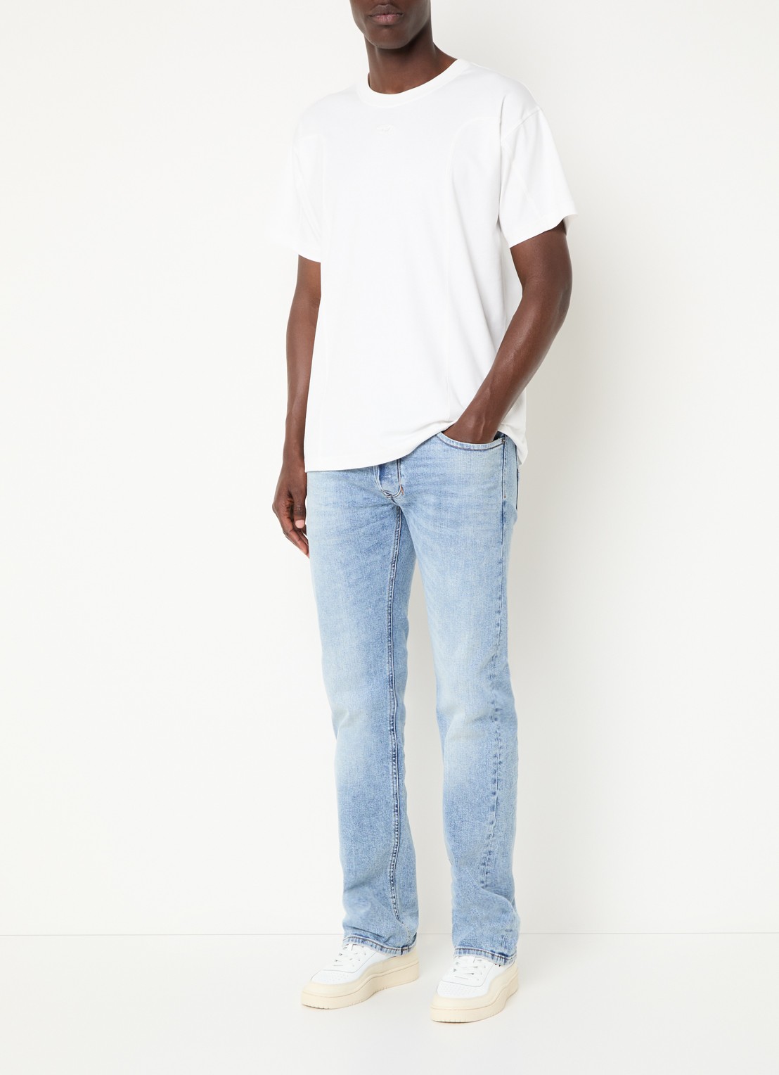 Diesel 1985 Larkee straight leg jeans met lichte wassing - voorkant 5 indigo