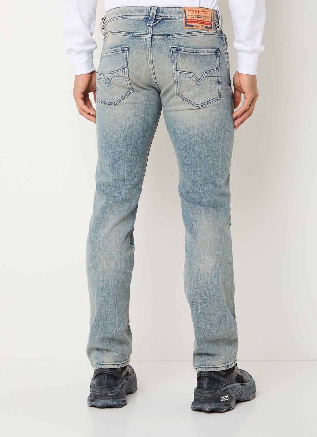 Diesel 1985 Larkee straight leg jeans met verwassen afwerking - achterkant indigo