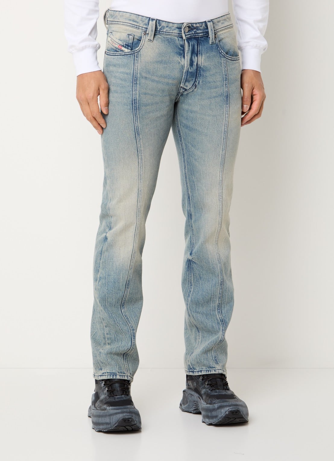 Diesel 1985 Larkee straight leg jeans met verwassen afwerking - detail 4 indigo