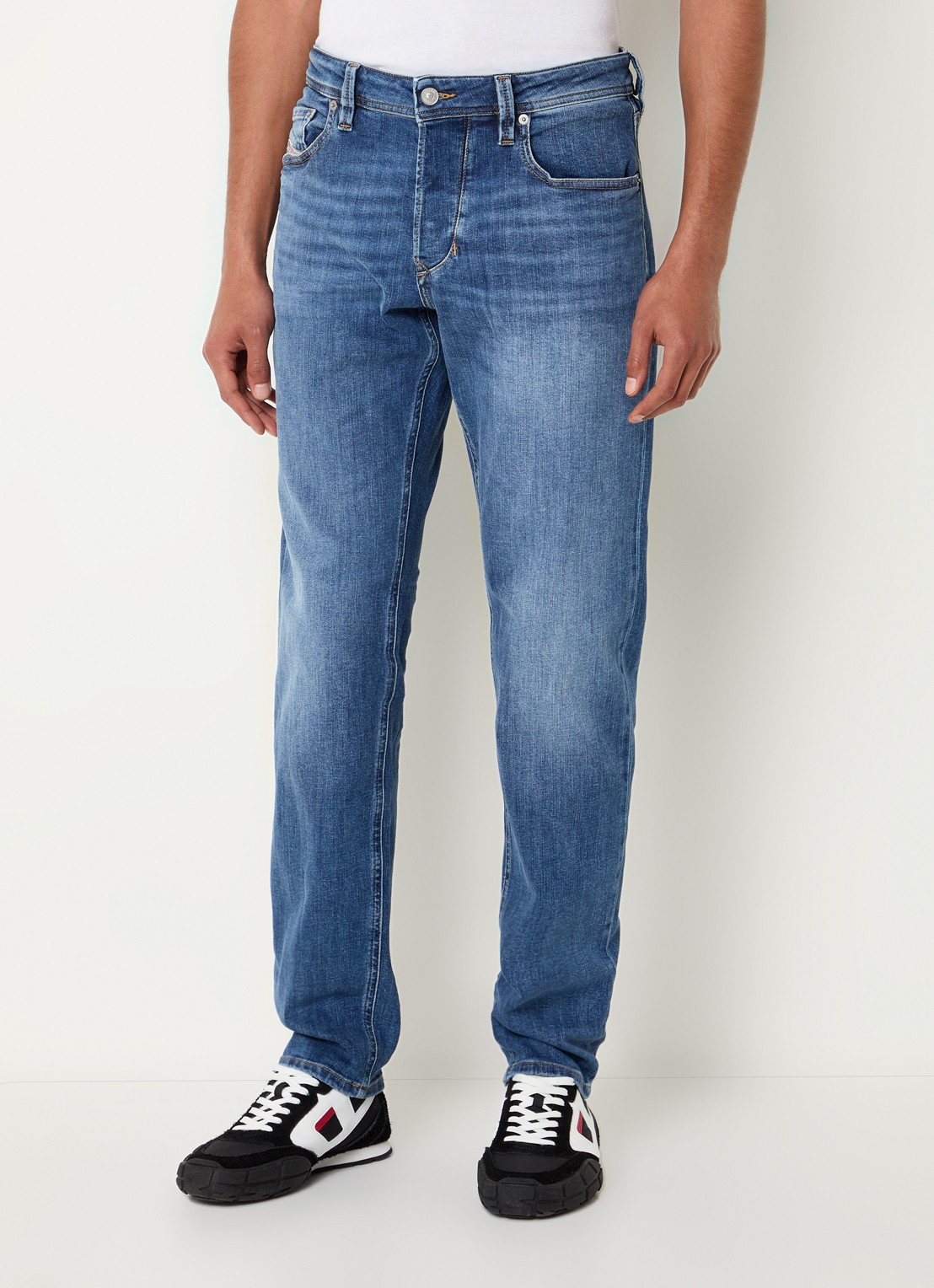 Diesel 1986 Larkee-Beex straight leg jeans met lichte wassing  - detail indigo