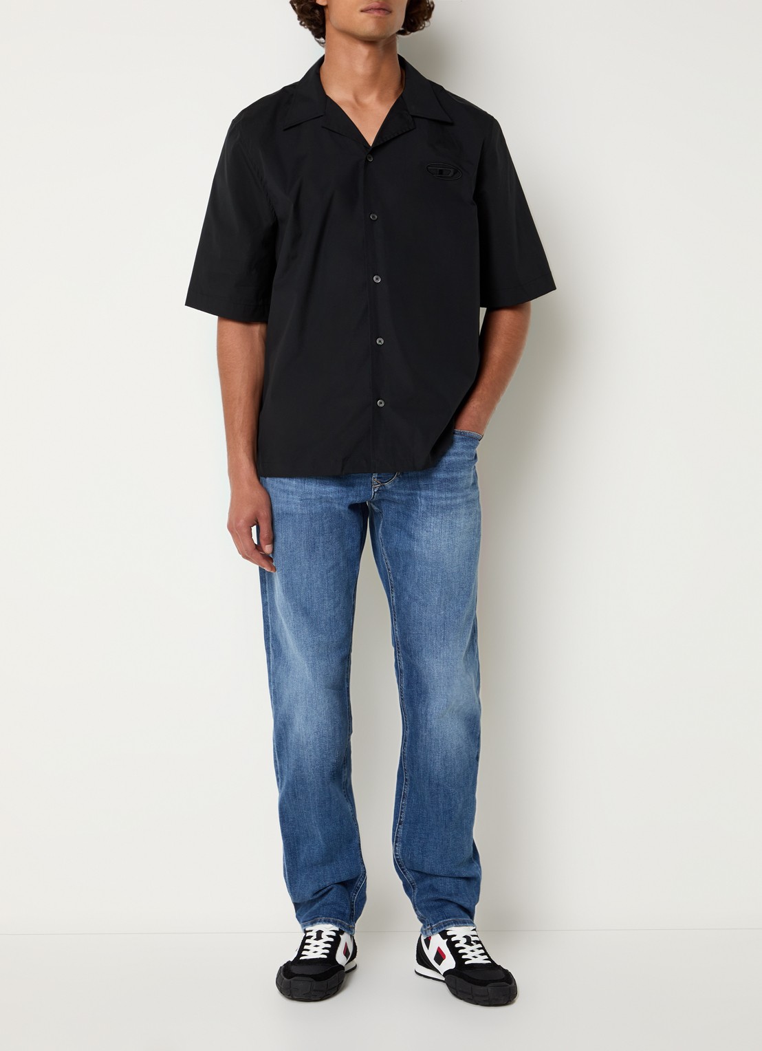 Diesel 1986 Larkee-Beex straight leg jeans met lichte wassing  - voorkant 4 indigo