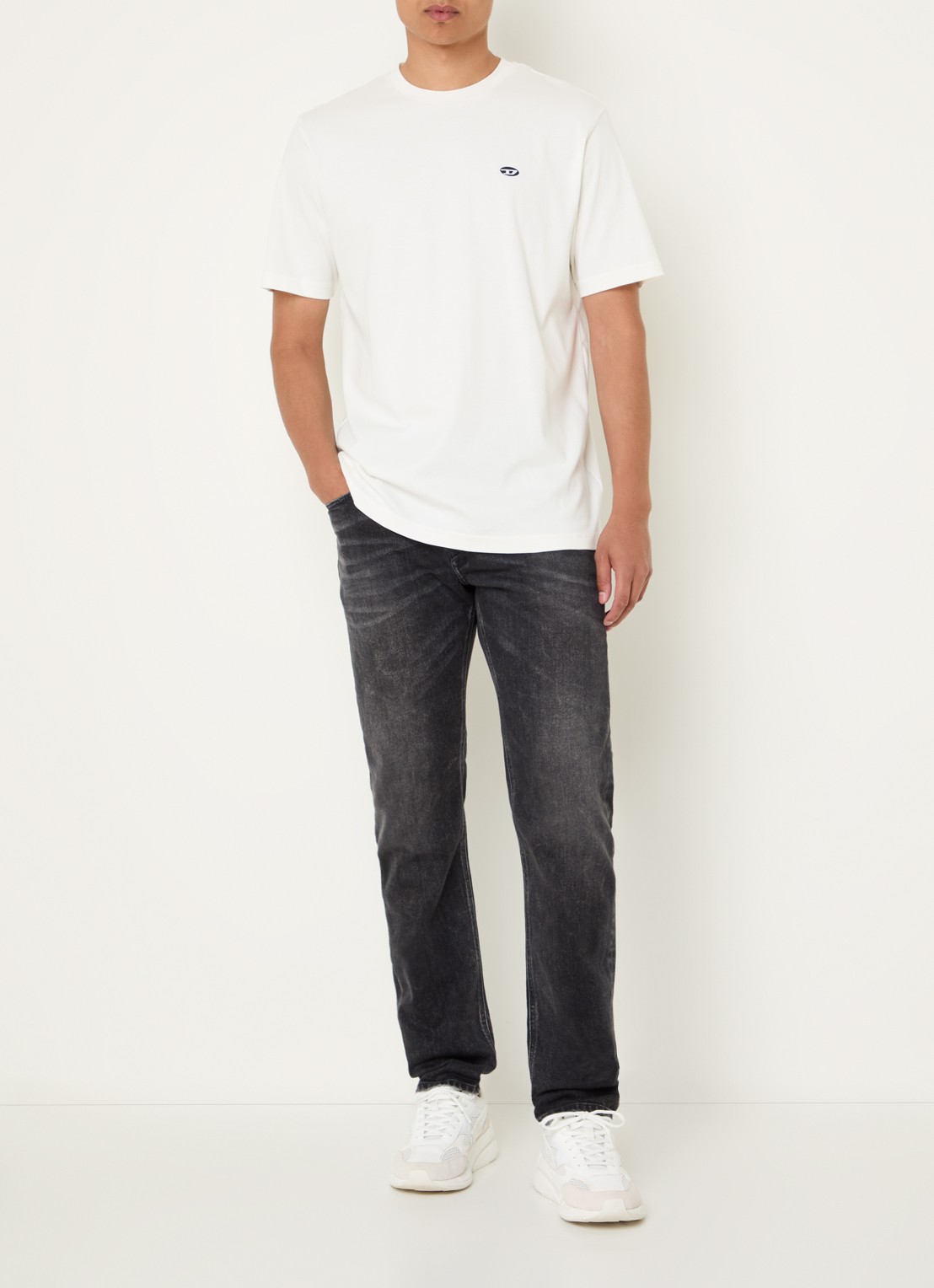 Diesel 1986 Larkee slim fit jeans met gekleurde wassing - voorkant 4 zwart