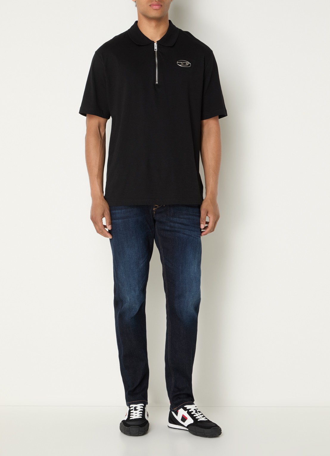 Diesel 1986 Larkee tapered fit jeans met donkere wassing - voorkant 2 indigo