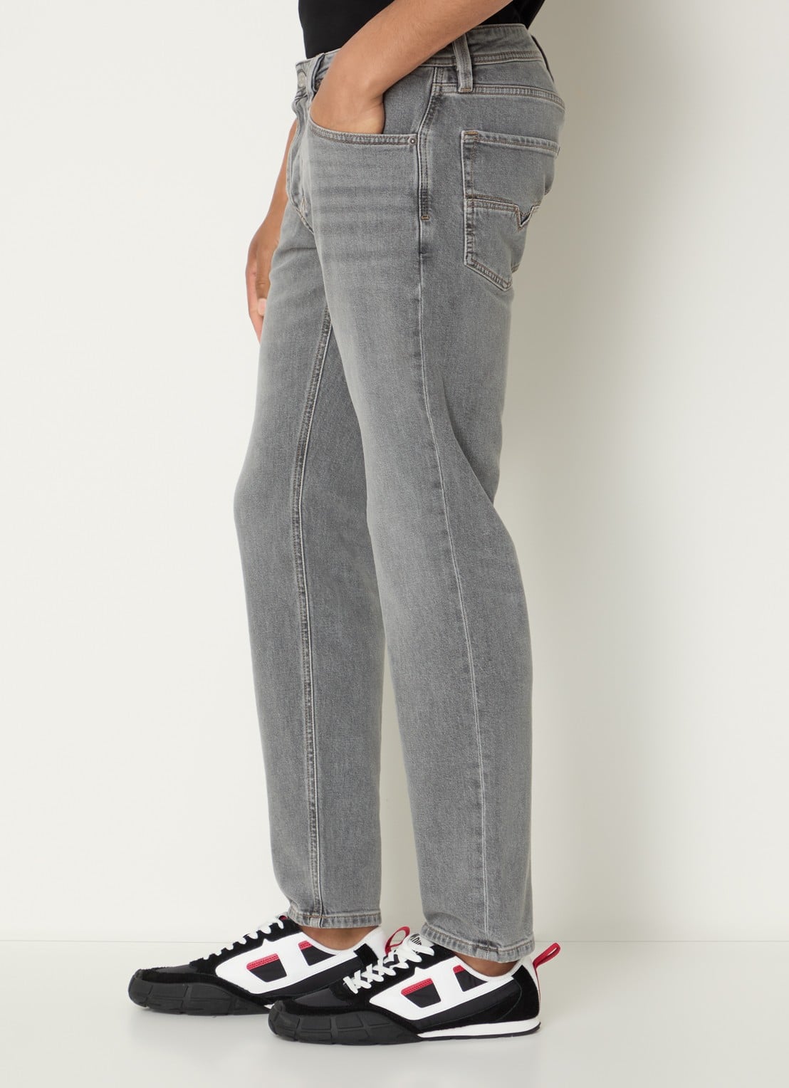 Diesel 1986 Larkee tapered fit jeans met gekleurde wassing - detail 5 grijs