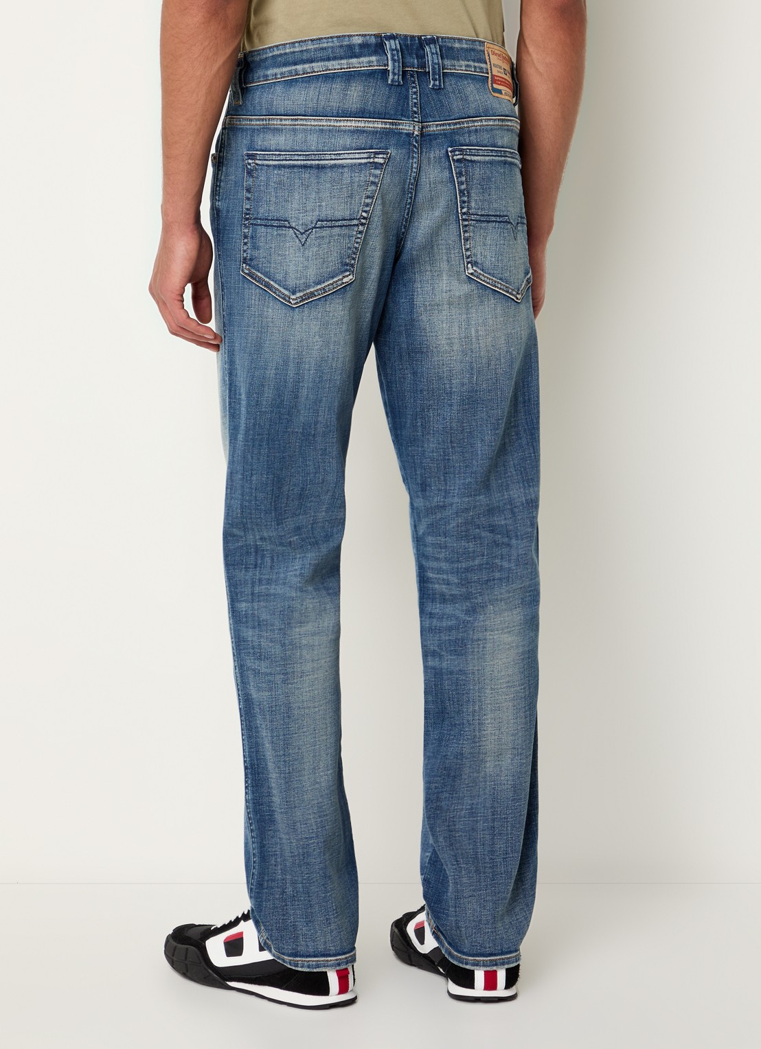 Diesel 1993 D-Vyl slim fit jeans met destroyed afwerking - achterkant indigo