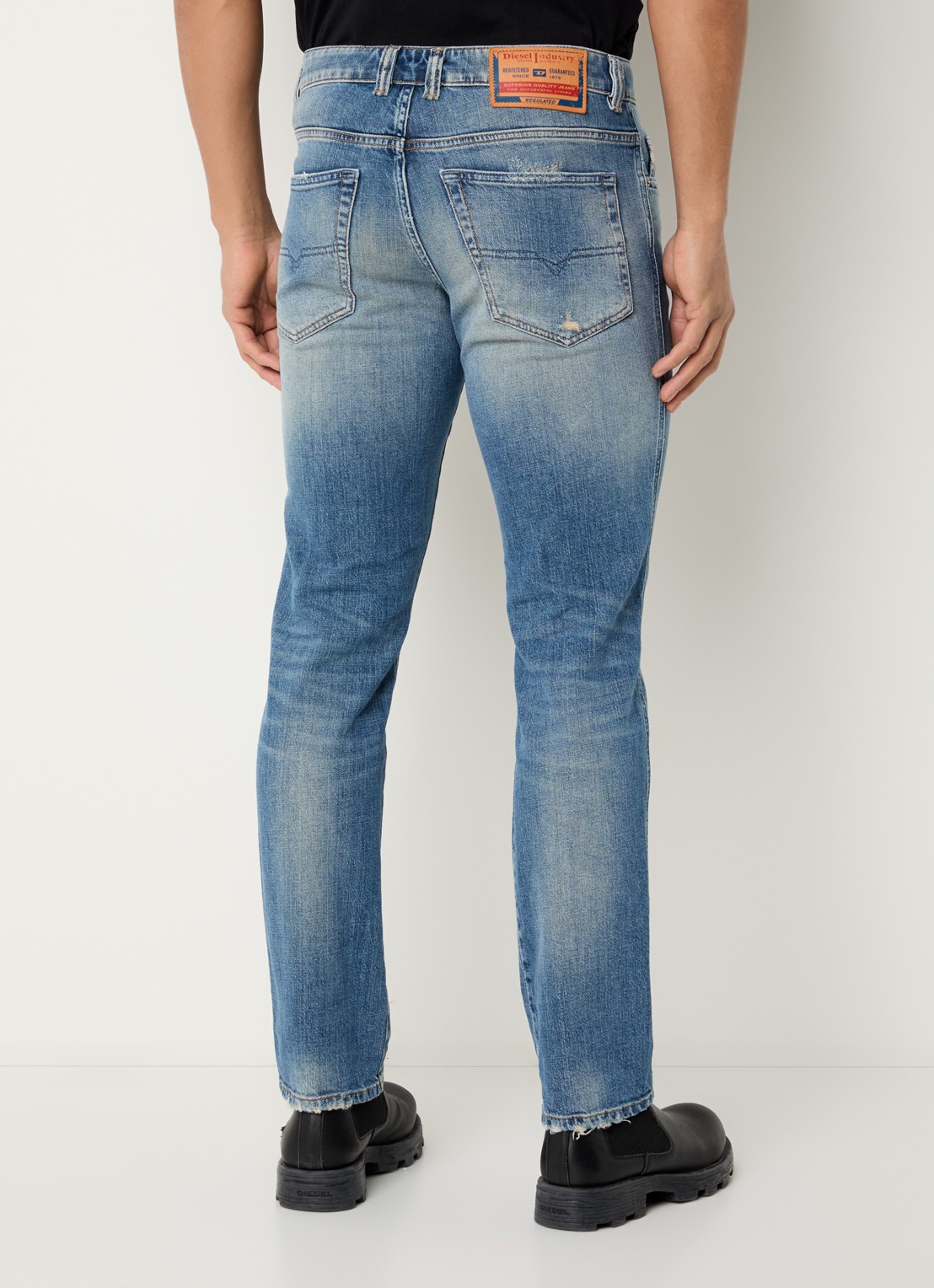 Diesel 1993 D-VYL slim fit jeans met medium wassing - achterkant 5 indigo