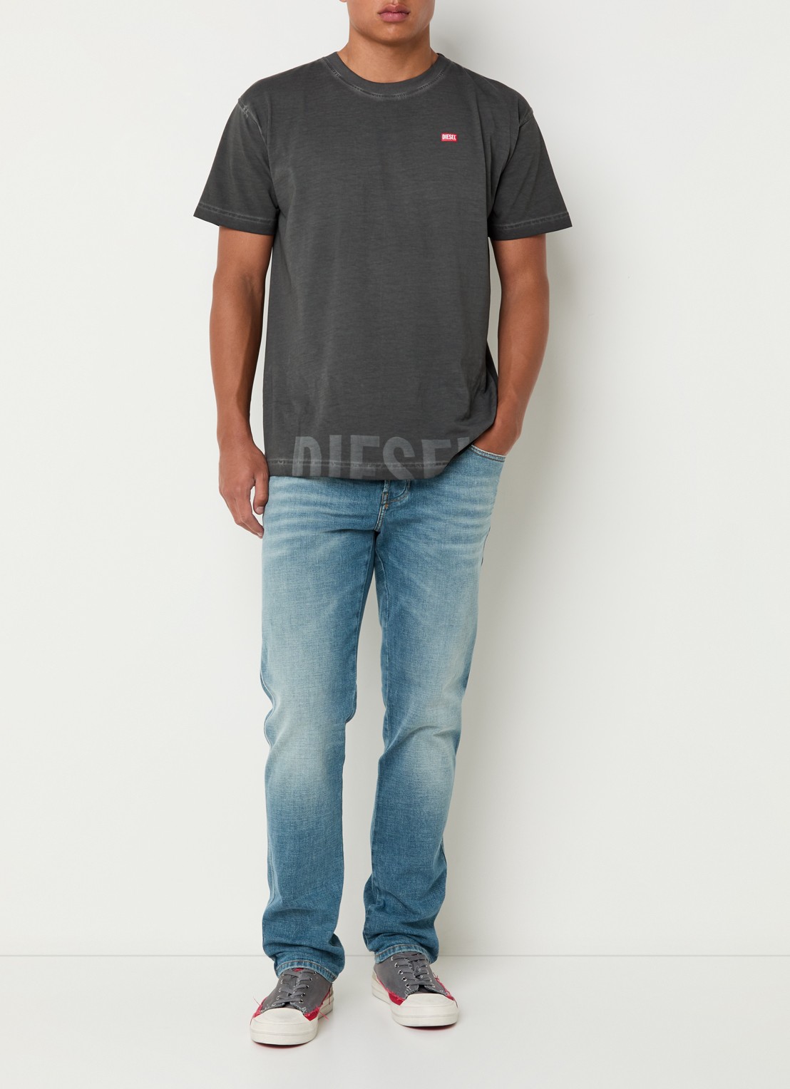 Diesel 1993 D-VYL straight leg jeans met medium wassing en steekzakken - voorkant 5 indigo