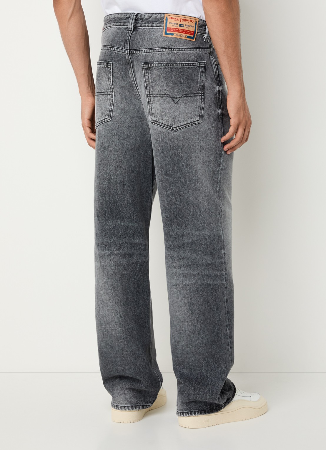 Diesel 2001 D-MACRO loose fit jeans met gekleurde wassing - achterkant 5 donkergrijs