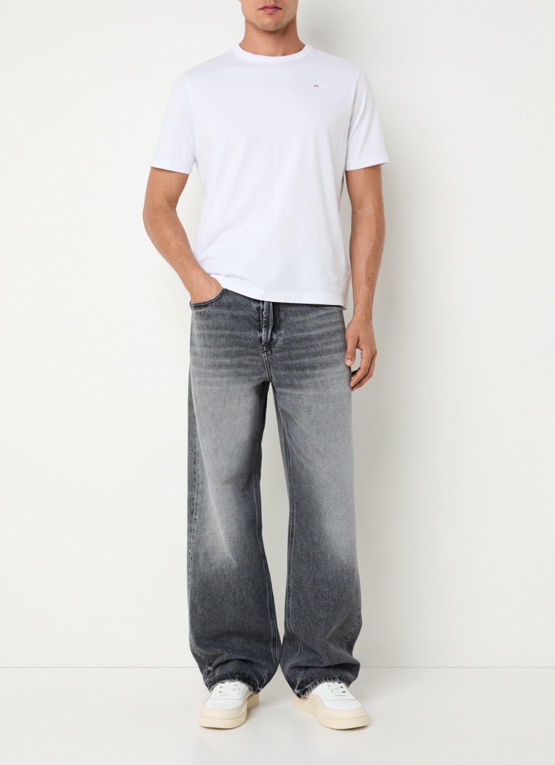 Diesel 2001 D-MACRO loose fit jeans met gekleurde wassing - voorkant 2 donkergrijs