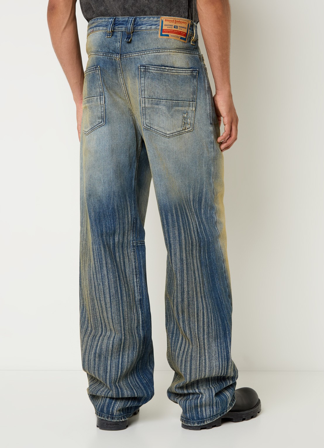 Diesel 2001 D-Macro loose fit jeans met verwassen afwerking - achterkant indigo