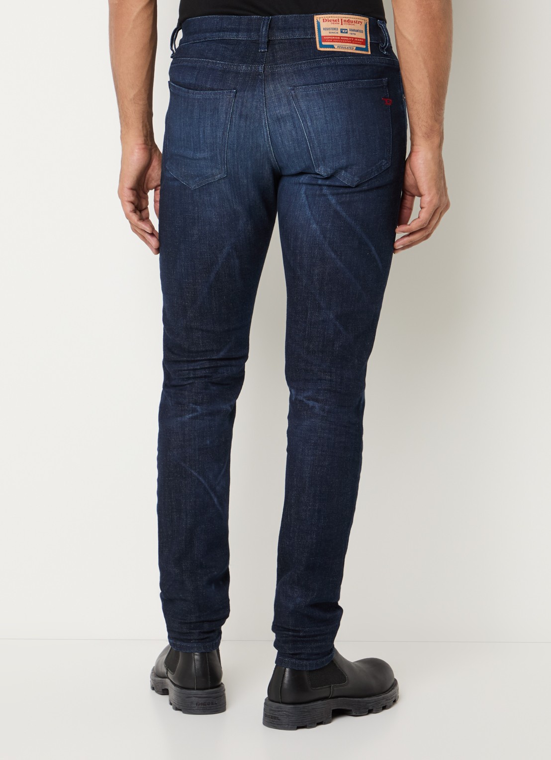 Diesel 2019 D-Strukt slim fit jeans met donkere wassing - achterkant 3 indigo