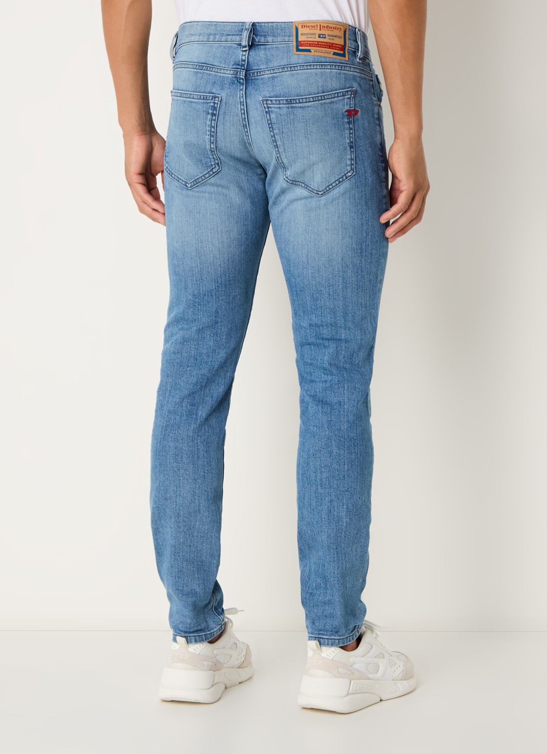 Diesel  2019 D-Strukt slim fit jeans met medium wassing - achterkant 3 indigo