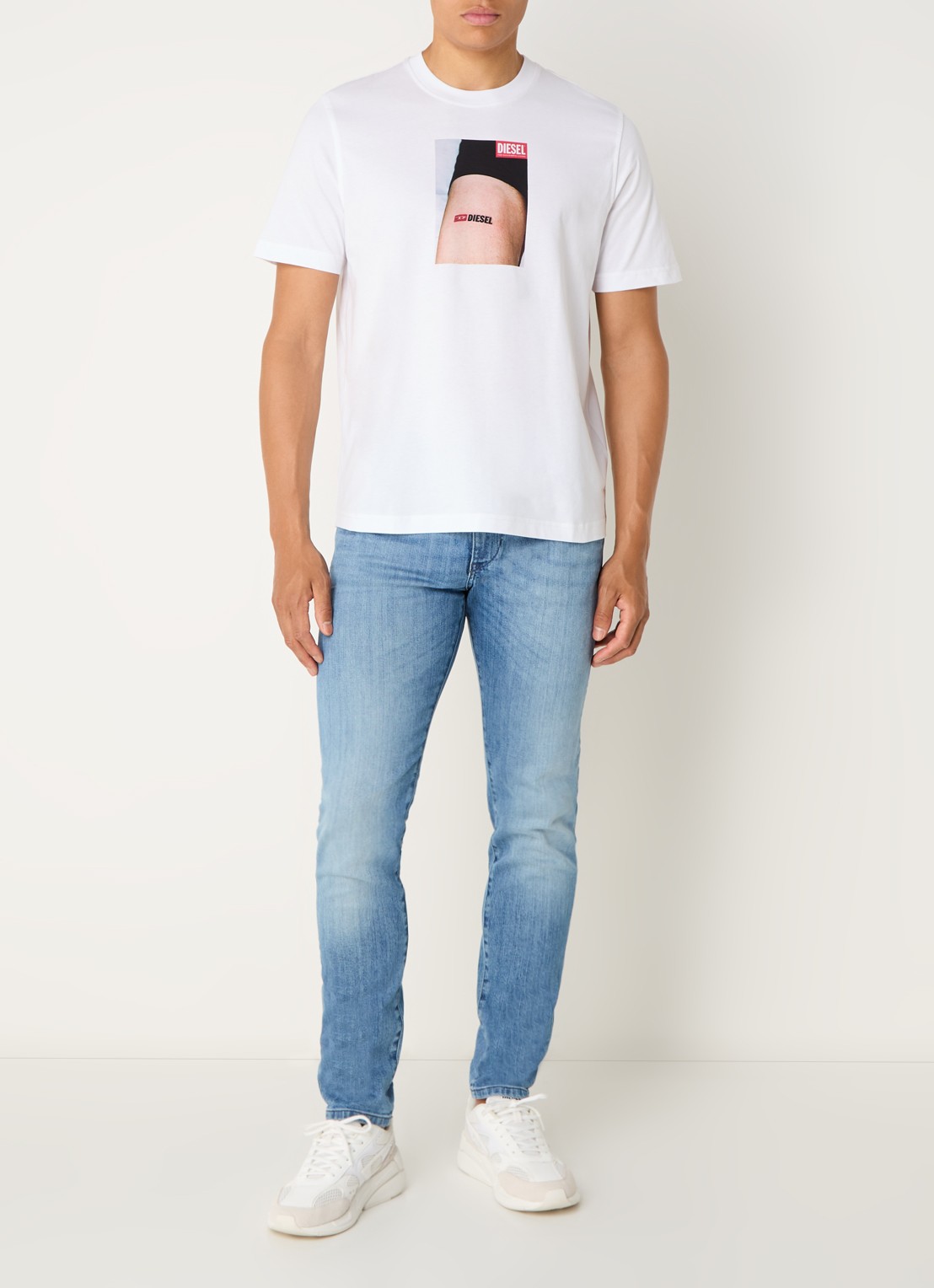 Diesel  2019 D-Strukt slim fit jeans met medium wassing - voorkant 2 indigo