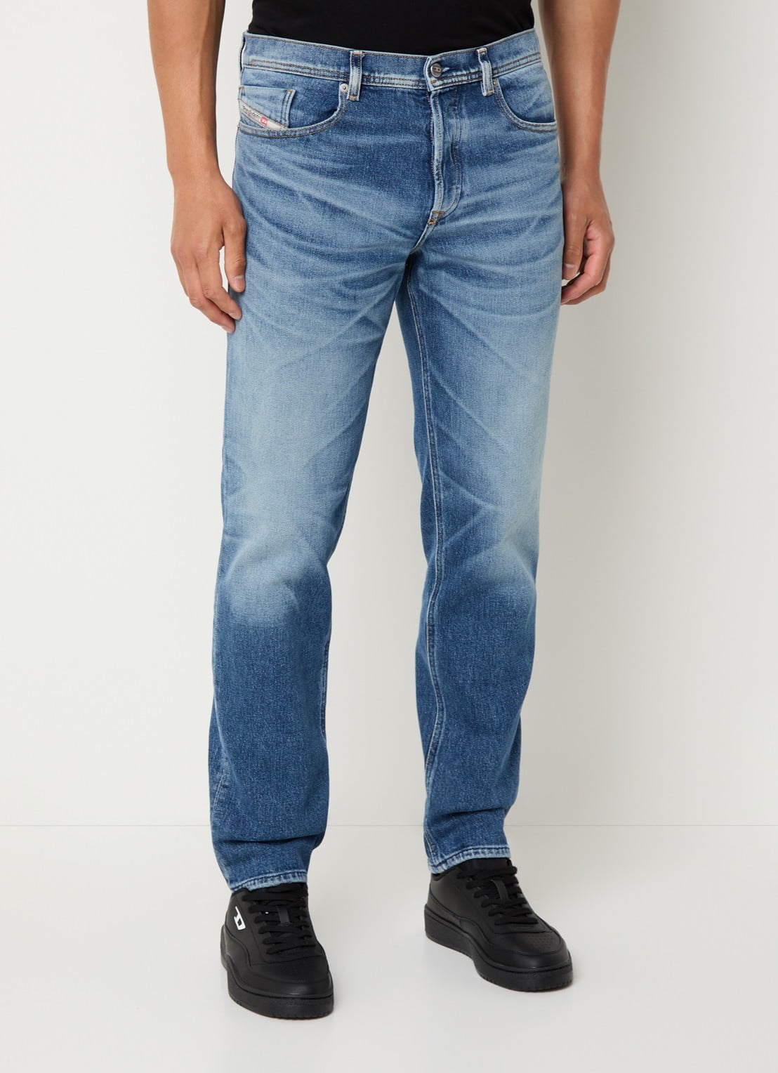 Diesel 2023 D-Finitive regular fit jeans met medium wassing - detail indigo