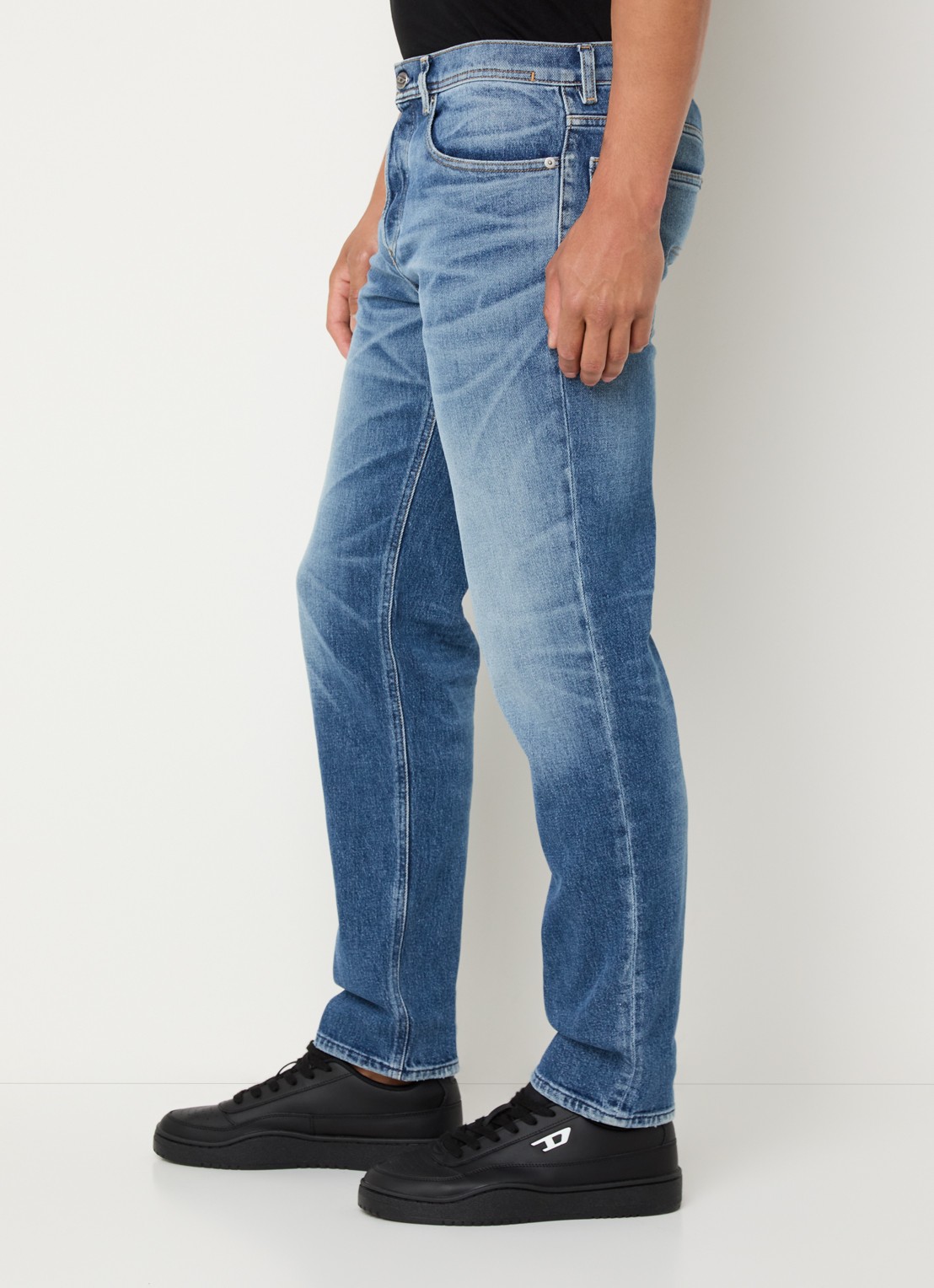 Diesel 2023 D-Finitive regular fit jeans met medium wassing - detail 2 indigo