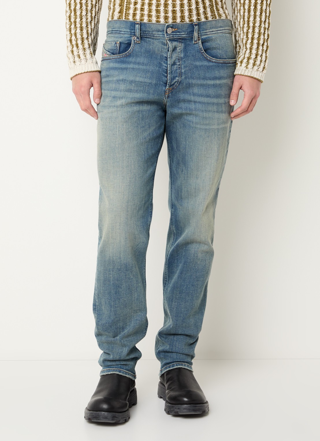 Diesel 2023 D-finitive regular fit jeans met medium wassing - detail 4 indigo