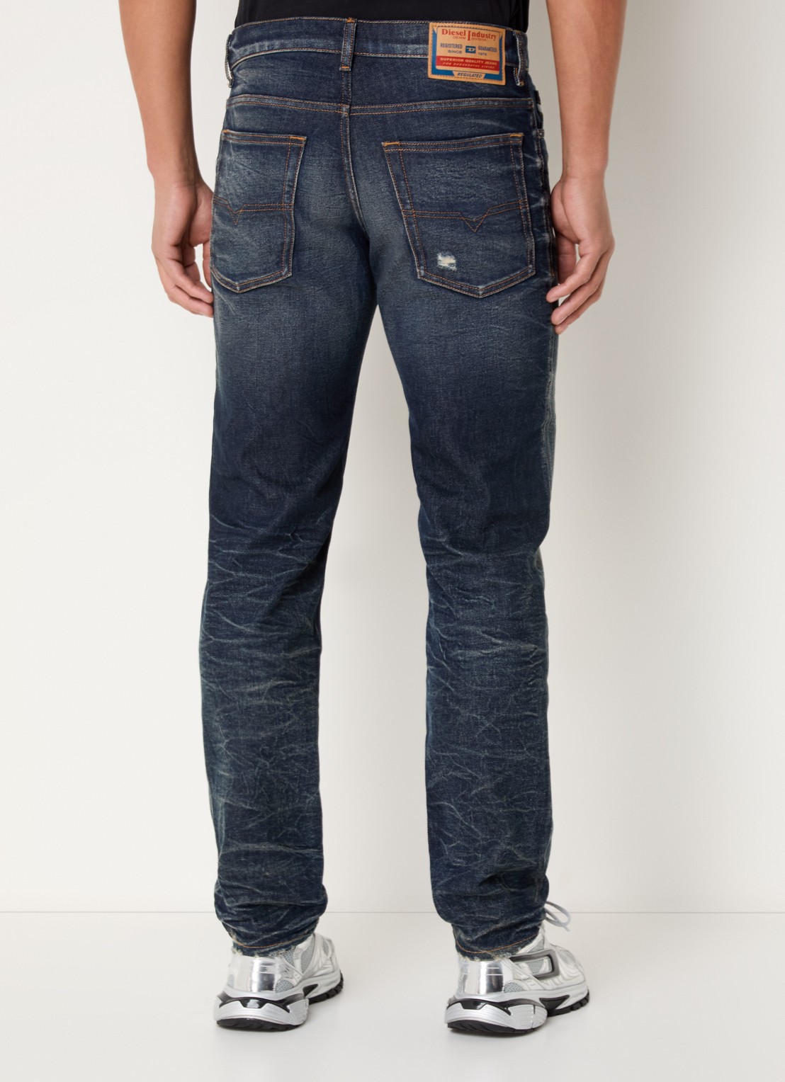 Diesel 2023 D-Finitive slim fit jeans met donkere wassing - achterkant indigo