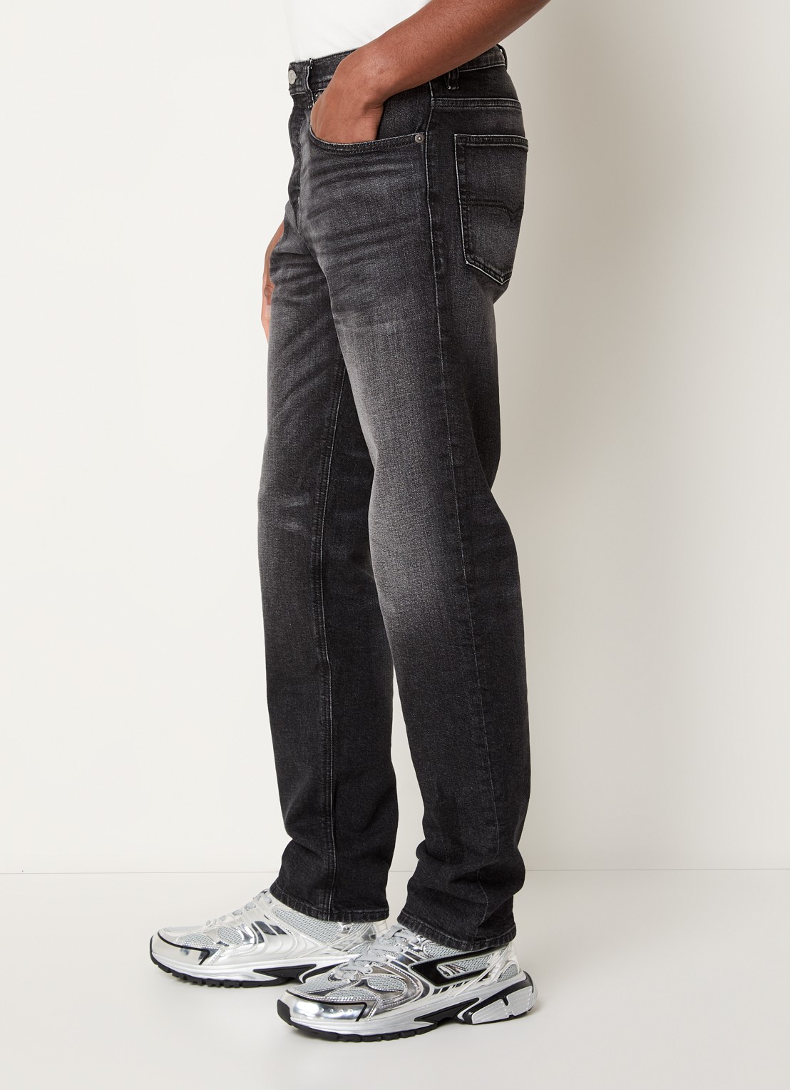 Diesel 2023 D-Finitive slim fit jeans met gekleurde wassing - detail 5 antraciet