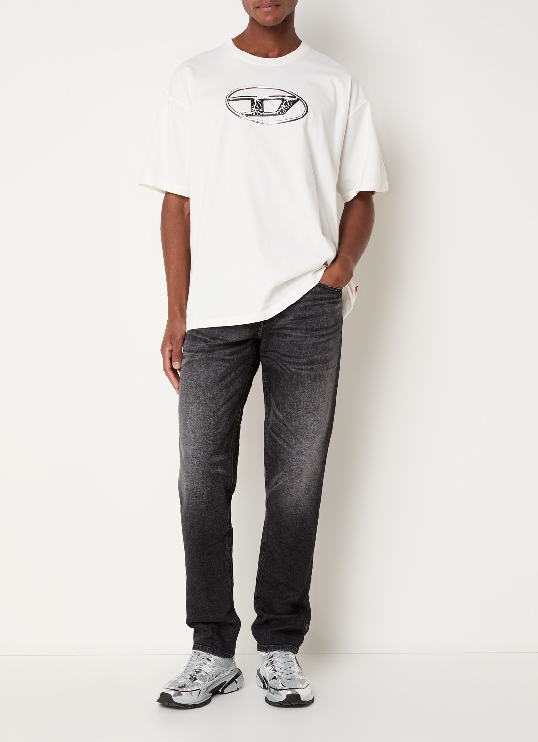 Diesel 2023 D-Finitive slim fit jeans met gekleurde wassing - voorkant 2 antraciet