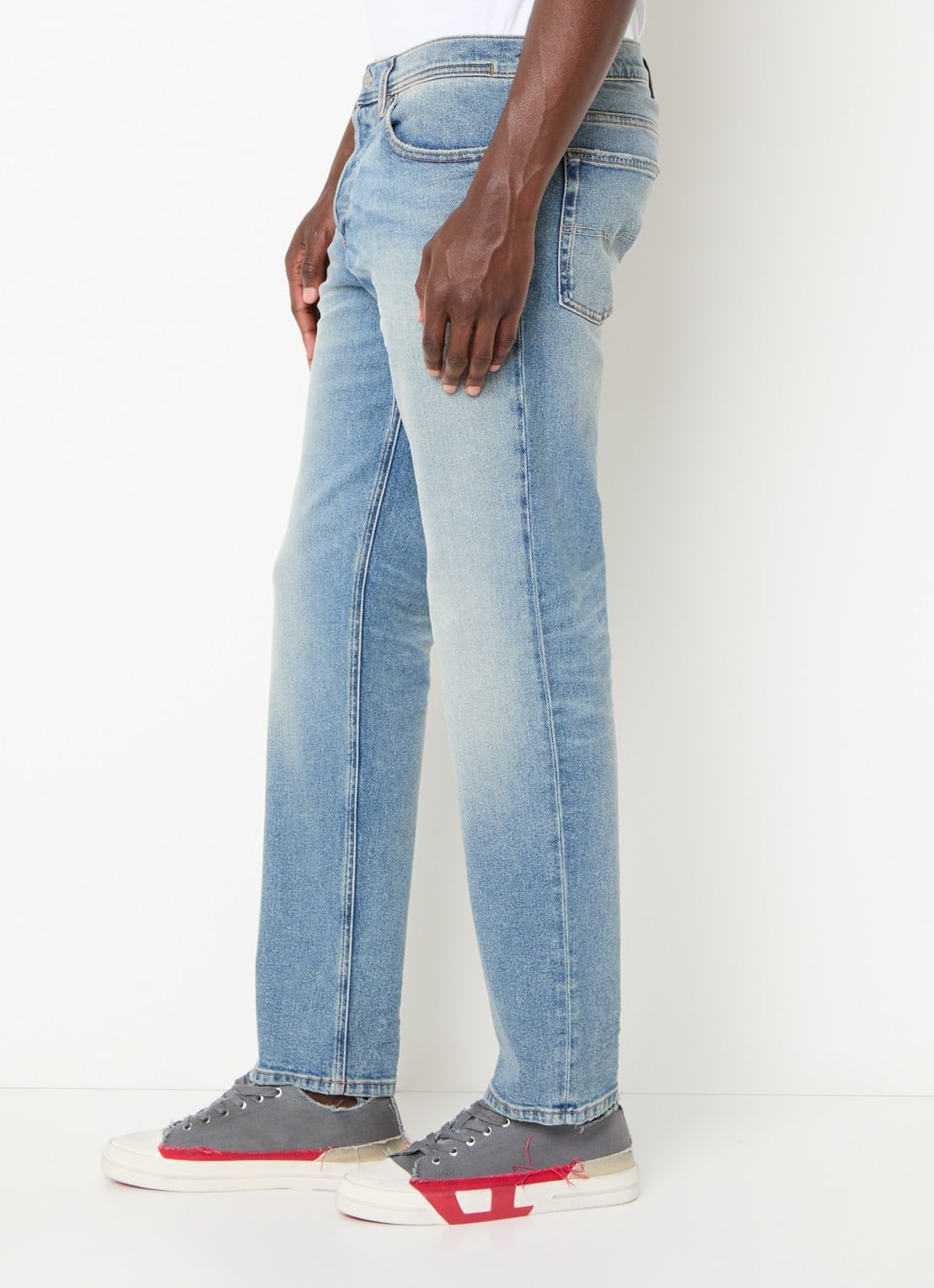 Diesel 2023 D-Finitive slim fit jeans met lichte wassing - detail 5 indigo