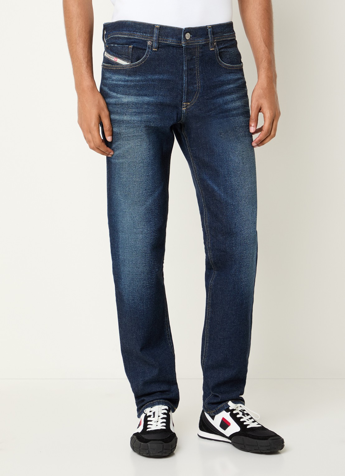 Diesel 2023 D-finitive straight fit jeans met medium wassing - detail 3 indigo