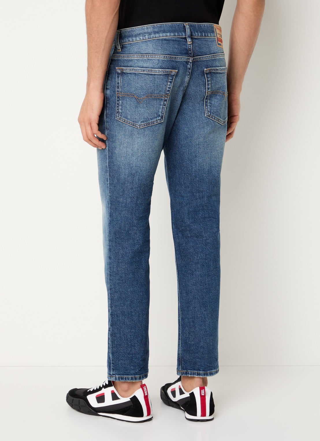 Diesel 2023 D-Finitive straight leg jeans met donkere wassing - achterkant 3 indigo