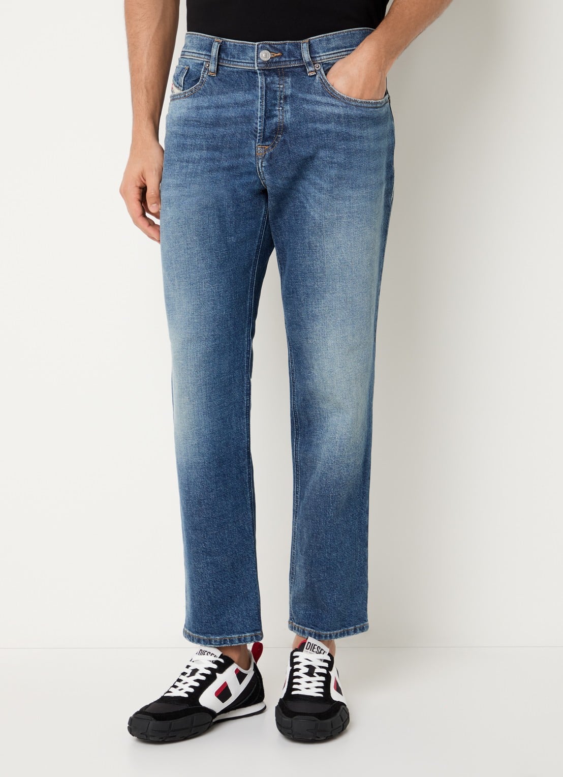 Diesel 2023 D-Finitive straight leg jeans met donkere wassing - detail 4 indigo
