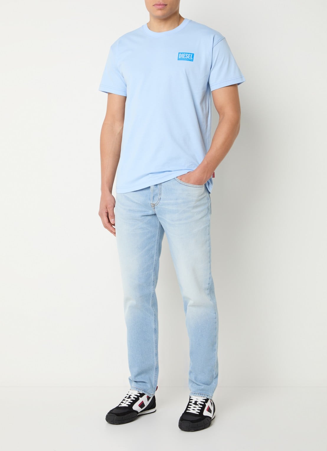 Diesel 2023 D-Finitive straight leg jeans met lichte wassing - voorkant 5 indigo