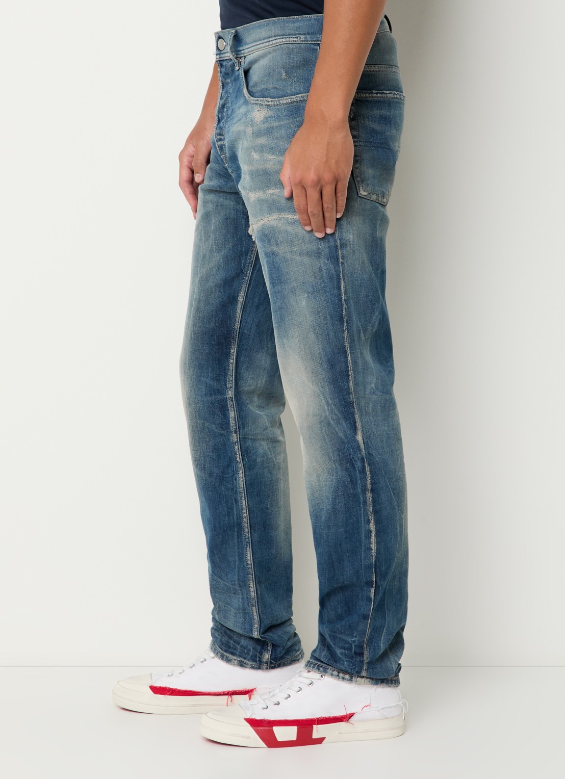 Diesel 2023 D-Finitive straight leg jeans met medium wassing - detail 4 indigo