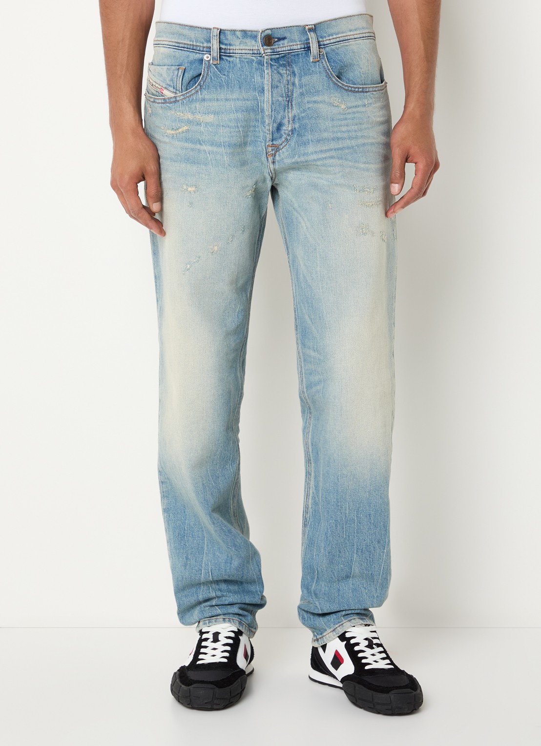 Diesel 2023 D-Finitive straight leg jeans met medium wassing - detail indigo